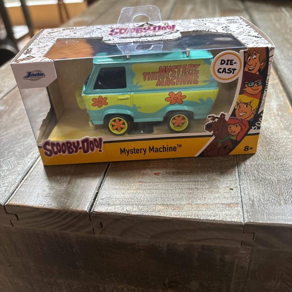 Scooby Doo Mystery Machine die cast new